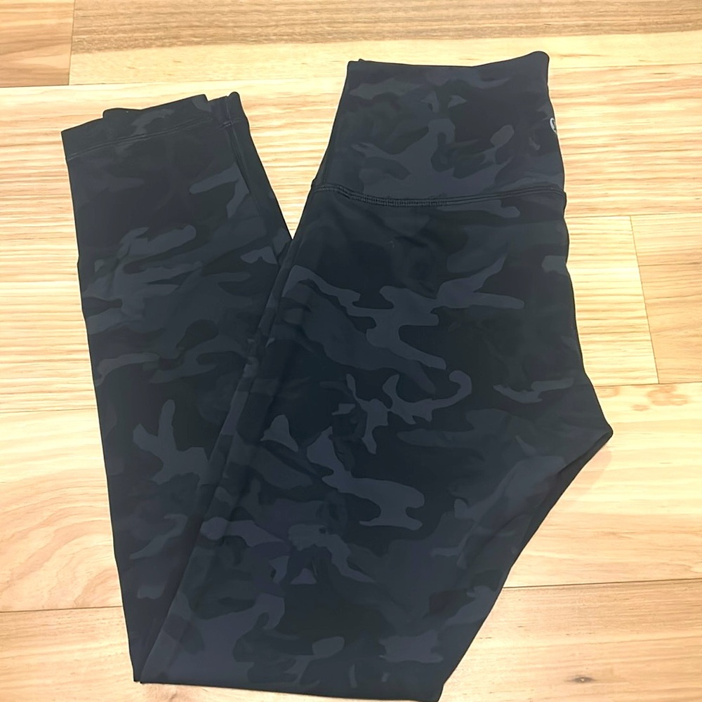 Lululemon wonder trains (old style)
